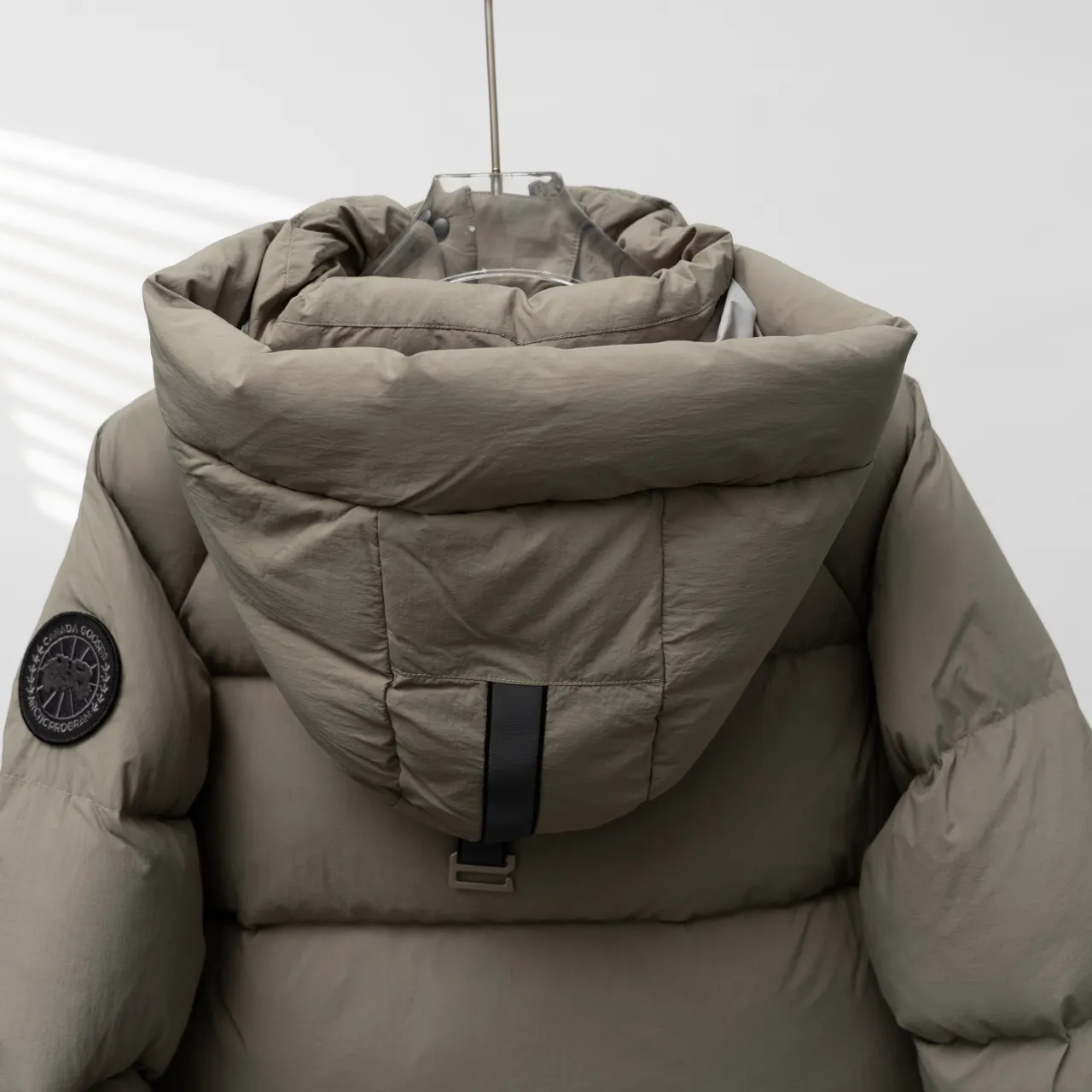 P880 CANADA GOOSE丨Canada Goose Ouyang Nana Generation Hooded Down Jacket Color: Wormwood Green Size: S-XXL